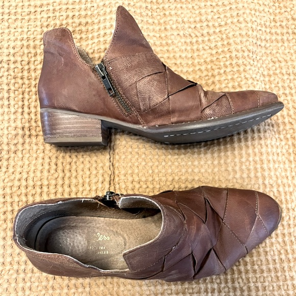 Seychelles woven leather bootie. - Picture 2 of 3